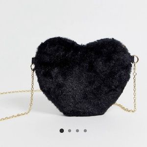 CHATEAU BLACK FURRY HEART BAG W/ GOLD CHAIN